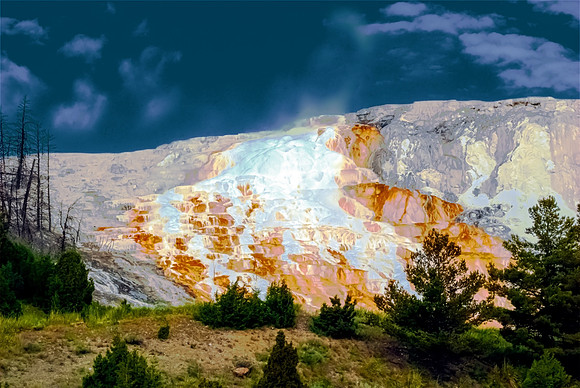 (�2012) Mammoth Hot Springs